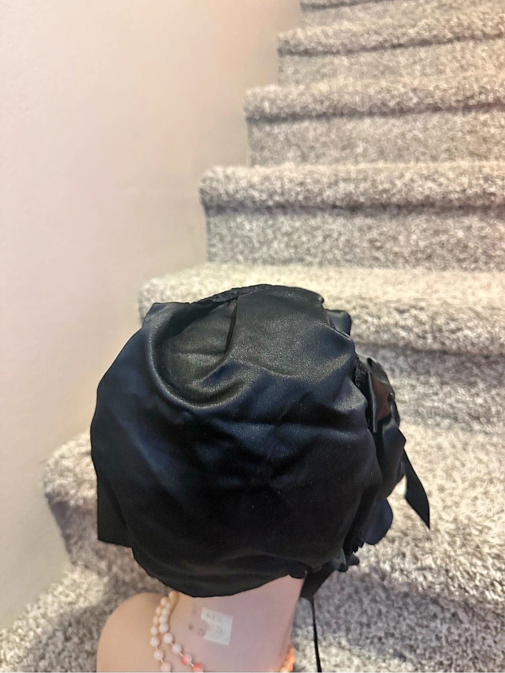 Black Ruffled Lace Bonnet - Picture 4 of 7